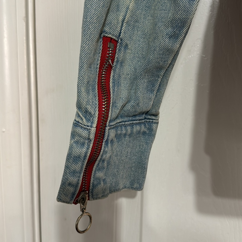 PrettyLittleThing petite long sleeve light wash blue denim racer jacket, size 2 - Picture 8 of 11
